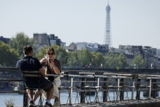 En juin, les ménages ont été plus nombreux à estimer que leur situation financière passée s'est améliorée, le solde d'opinion gagnant un point tandis qu'il est resté stable concernant leur situation financière future. KEYSTONE/AP/THOMAS PADILLA
